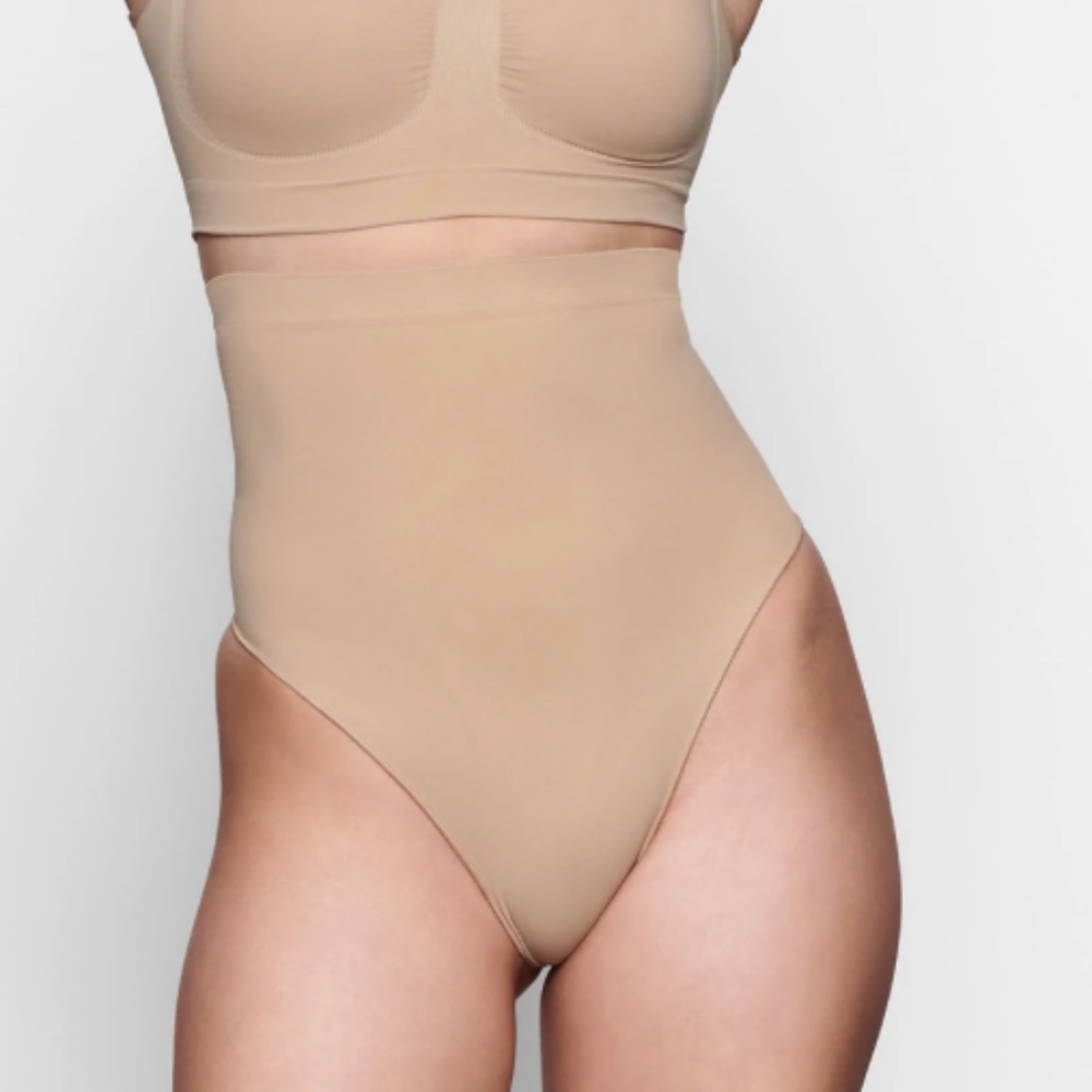 Skims - Sculpting Thong High Waist
